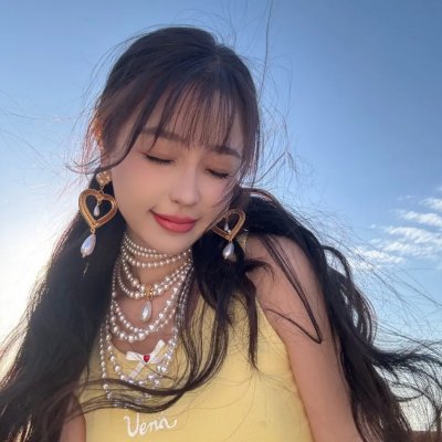 照片中的女孩